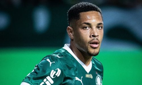 Palmeiras vence Vasco em Brasília e assume liderança; Vitor Roque marca seu primeiro gol