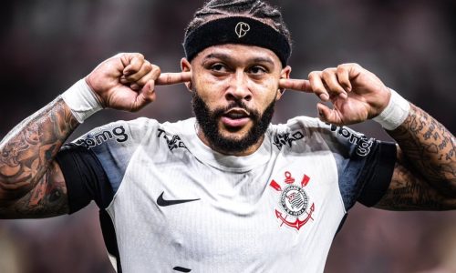 Corinthians encontra Memphis Depay em site de dados e fecha contratação histórica