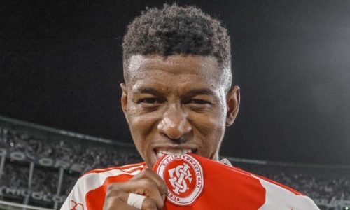 Vitão e elenco do Inter criticam arbitragem após derrota para o Corinthians: “Revoltante”